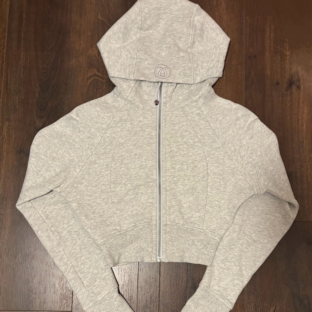 Lululemon cropped scuba full zip sweatshirt. Heathered core ultra light grey.